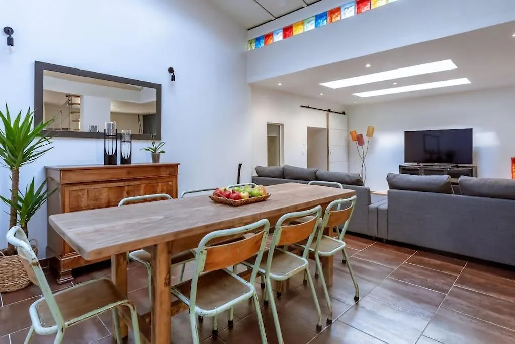 펜션 Lou Roucas : Agreable Maison De Village Avec Vue 퐁텐드보클루세