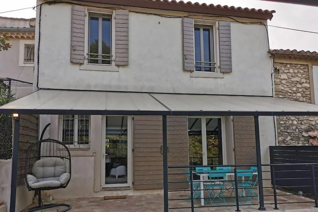 Lou Roucas : Agreable Maison De Village Avec Vue Fontaine-de-Vaucluse 0*,  Francia