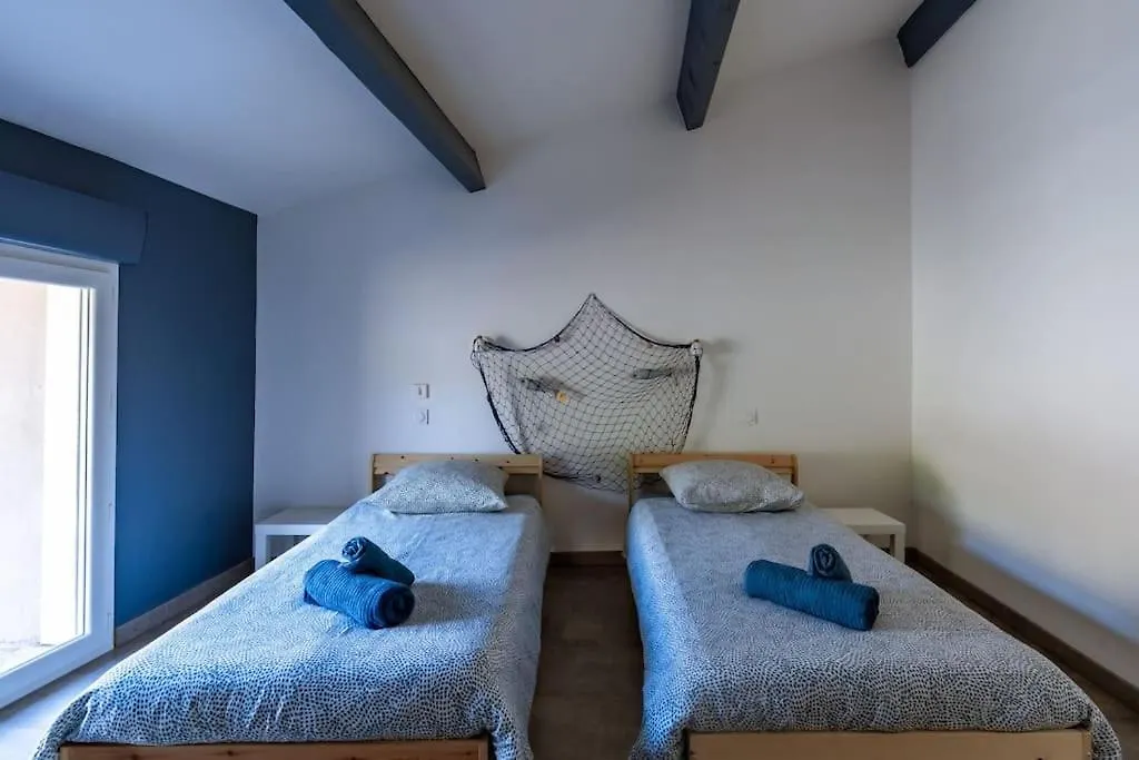 Casa vacanze Lou Roucas : Agreable Maison De Village Avec Vue Fontaine-de-Vaucluse Francia