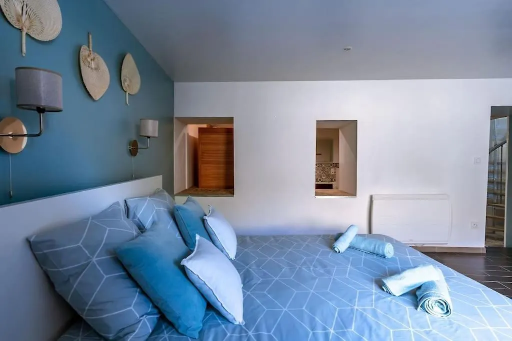Lou Roucas : Agreable Maison De Village Avec Vue 퐁텐드보클루세