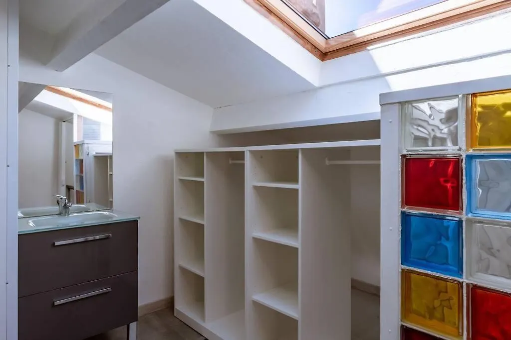 Lou Roucas : Agreable Maison De Village Avec Vue 퐁텐드보클루세