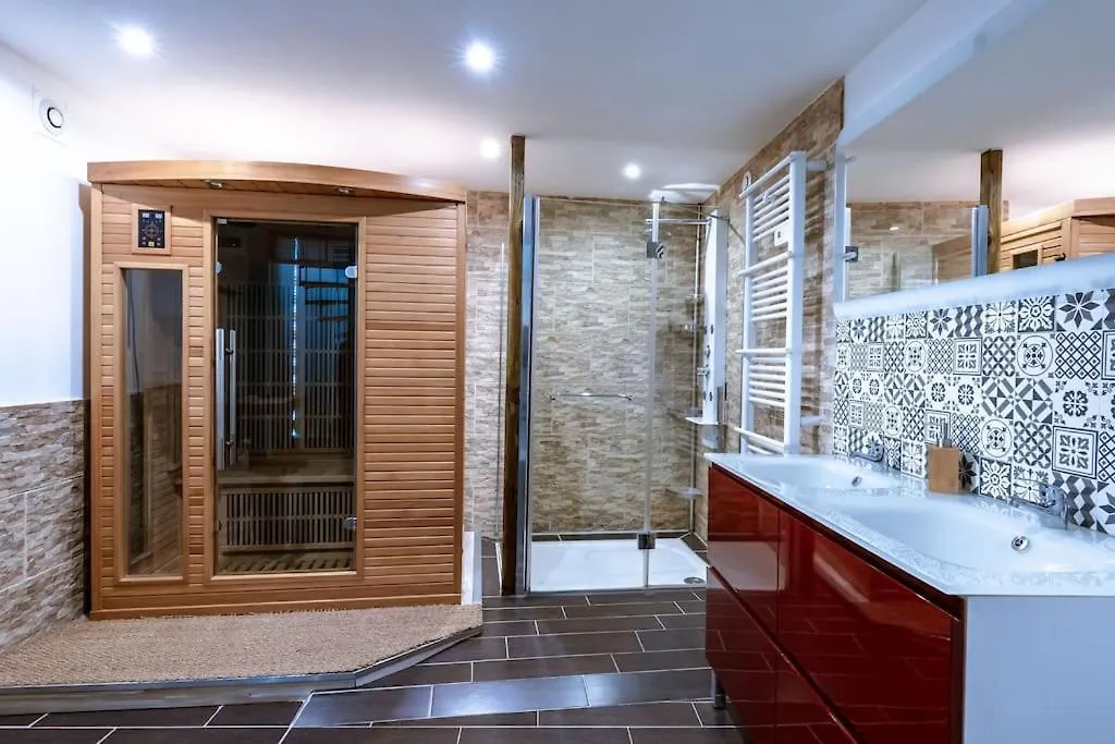 Lou Roucas : Agreable Maison De Village Avec Vue Fontaine-de-Vaucluse