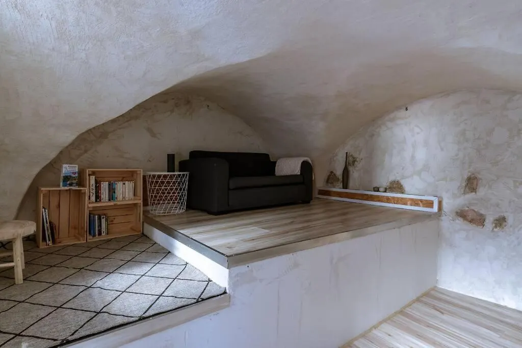 Lou Roucas : Agreable Maison De Village Avec Vue 퐁텐드보클루세