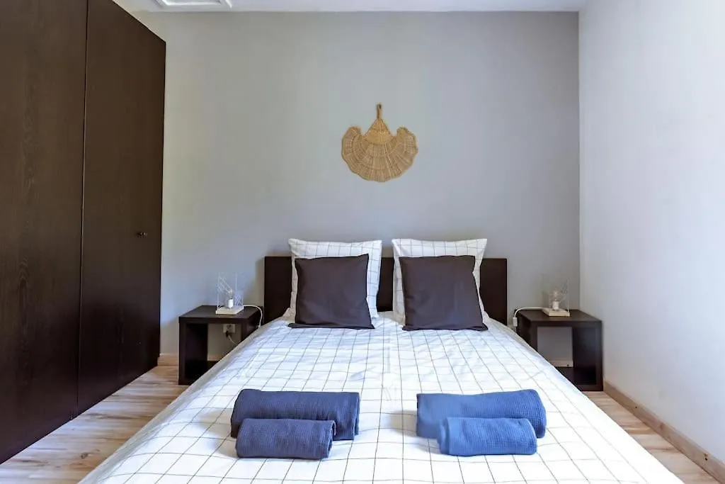Lou Roucas : Agreable Maison De Village Avec Vue 퐁텐드보클루세 펜션